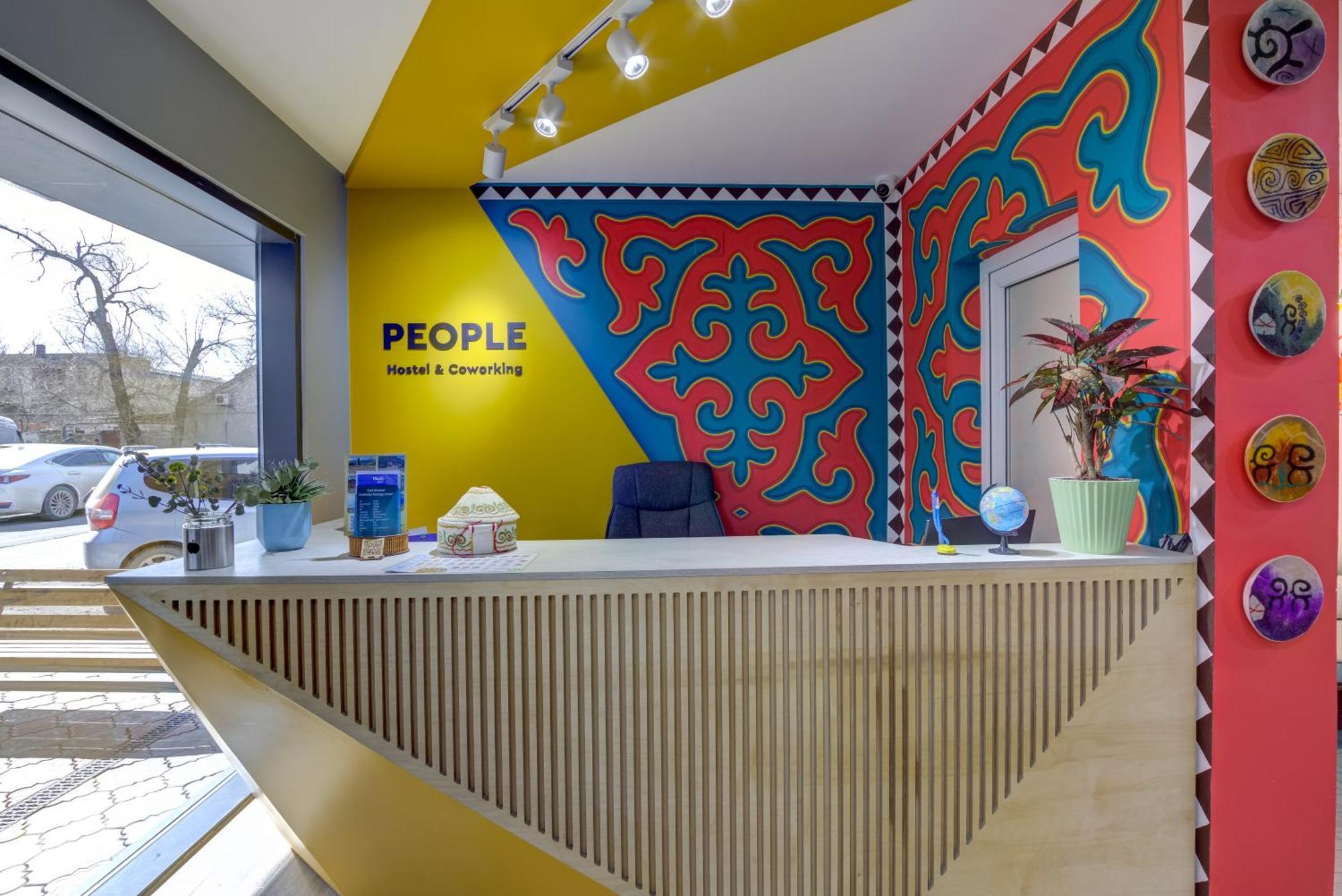 People Hostel & Coworking Бишкек Екстериор снимка