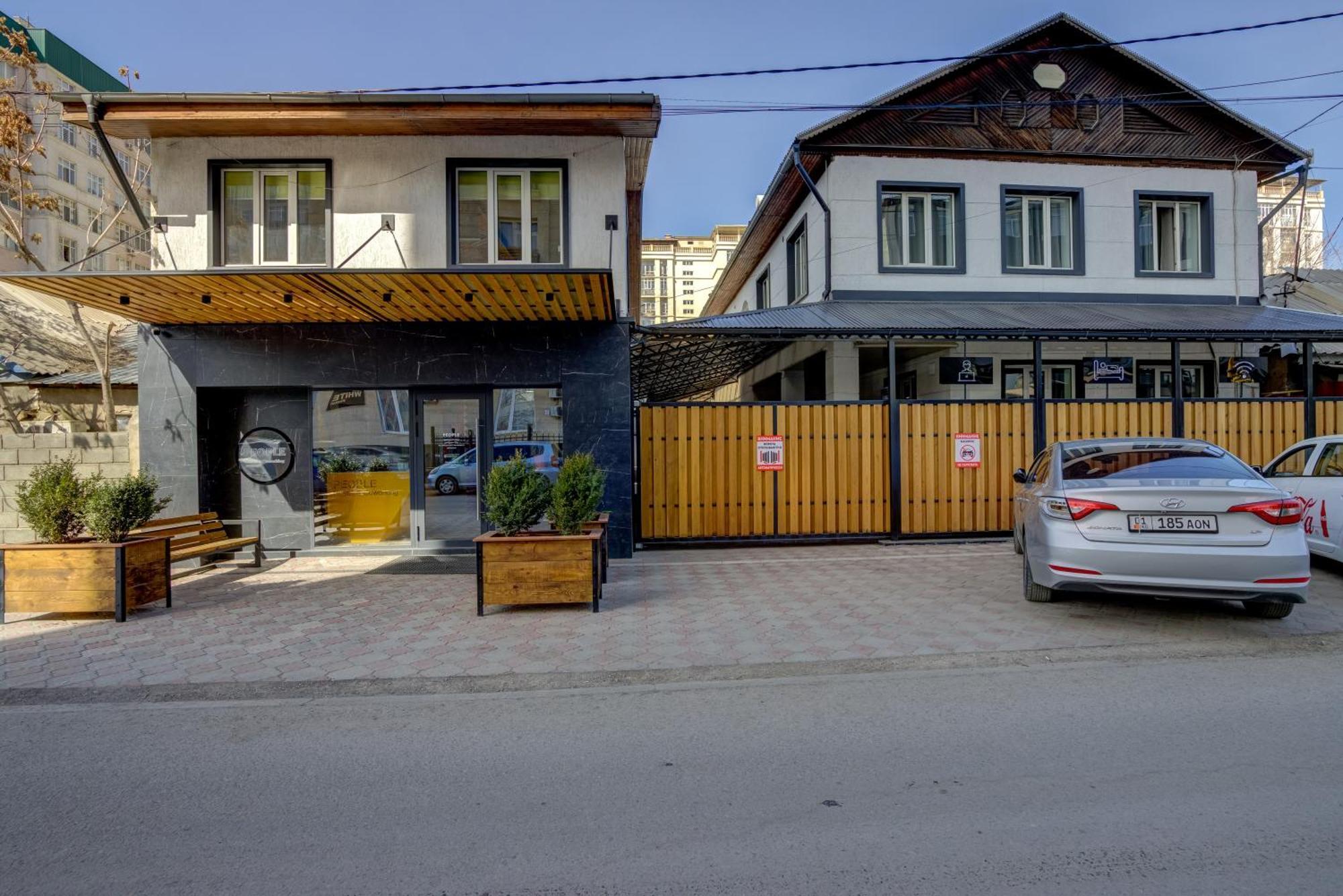 People Hostel & Coworking Бишкек Екстериор снимка
