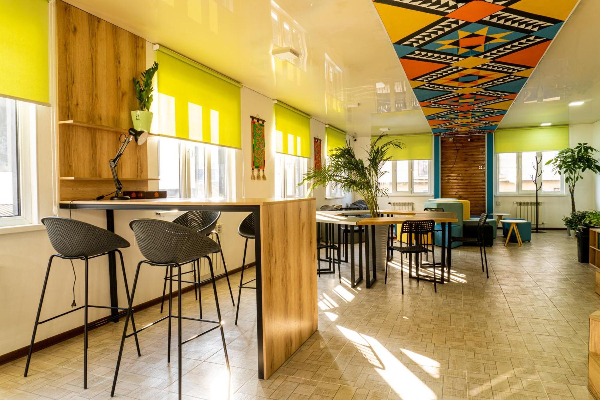 People Hostel & Coworking Бишкек Екстериор снимка