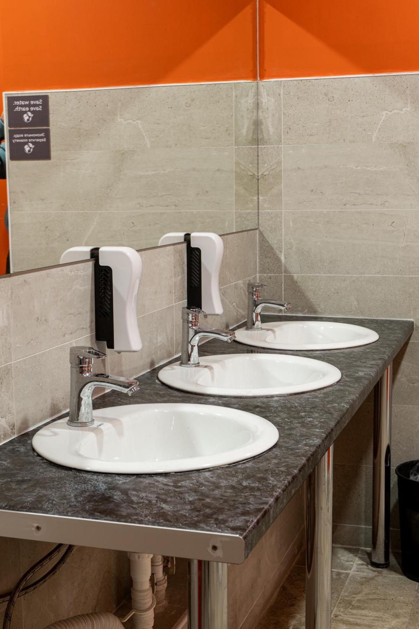 People Hostel & Coworking Бишкек Екстериор снимка