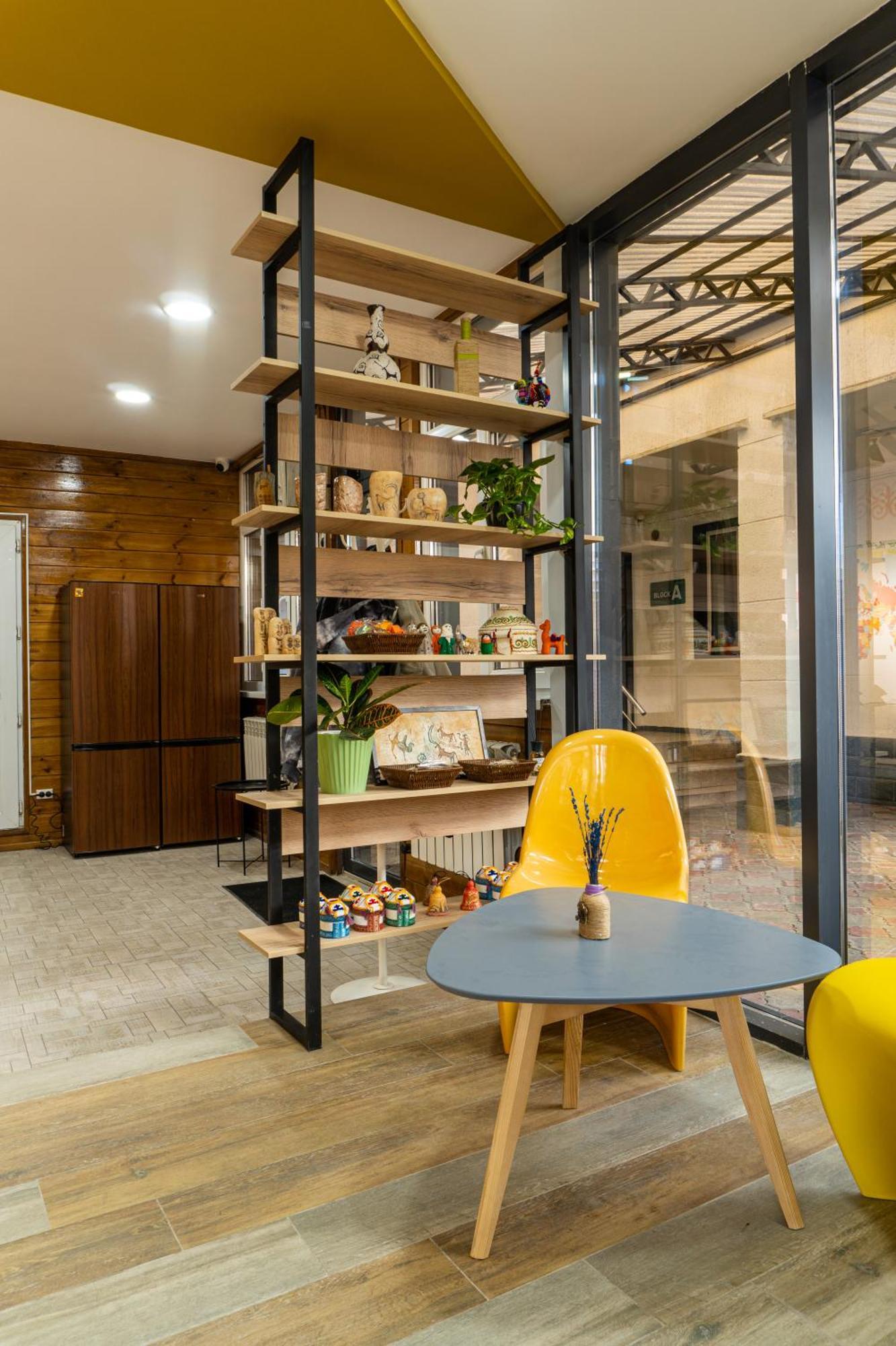 People Hostel & Coworking Бишкек Екстериор снимка