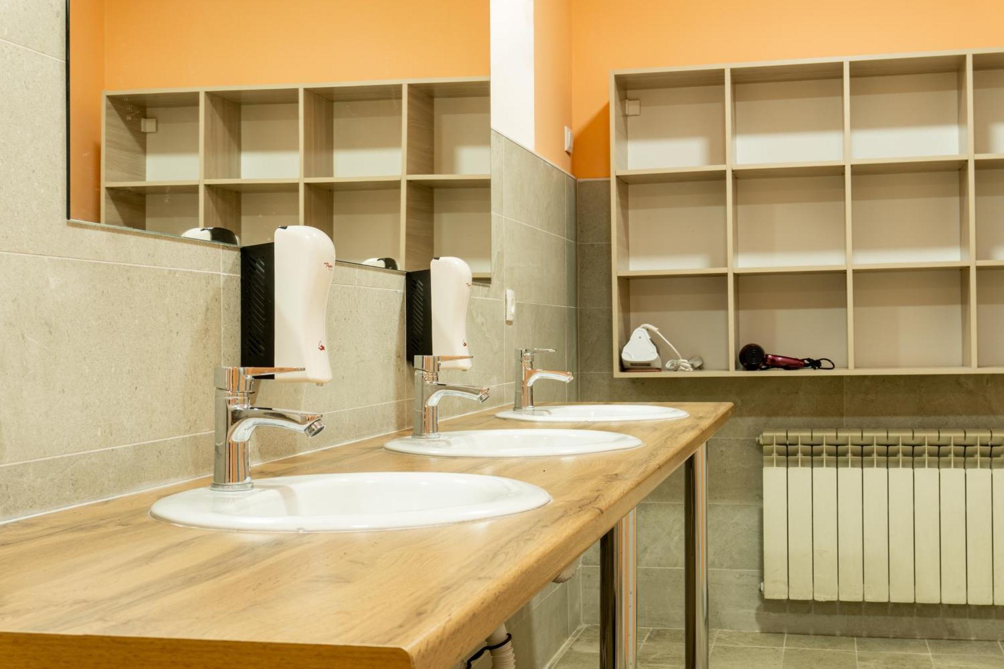 People Hostel & Coworking Бишкек Екстериор снимка